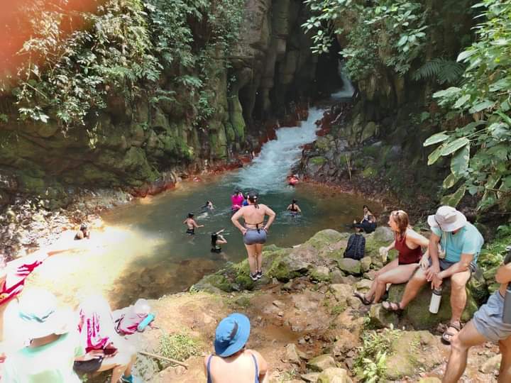 E71E8002-0007-4E12-890B-270F59D85E26